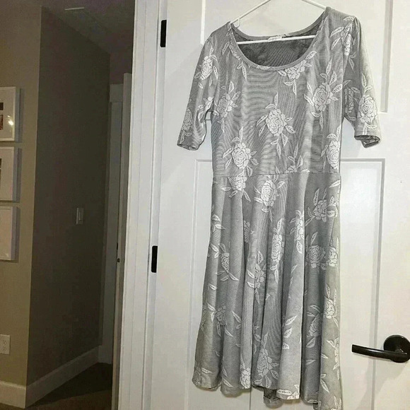 LuLaRoe Dresses & Skirts - Lularoe Grey A Line Rose Women’s Dress Size XL White Roses Flare Midi